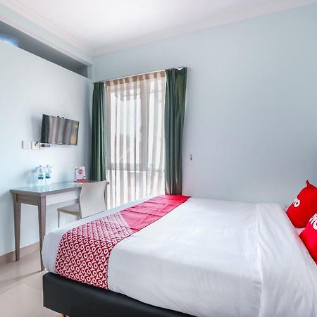 Oyo 1551 Studento Guest House Tangerang Exterior foto