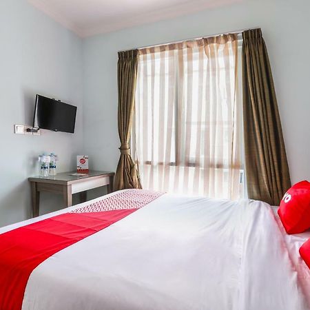 Oyo 1551 Studento Guest House Tangerang Exterior foto