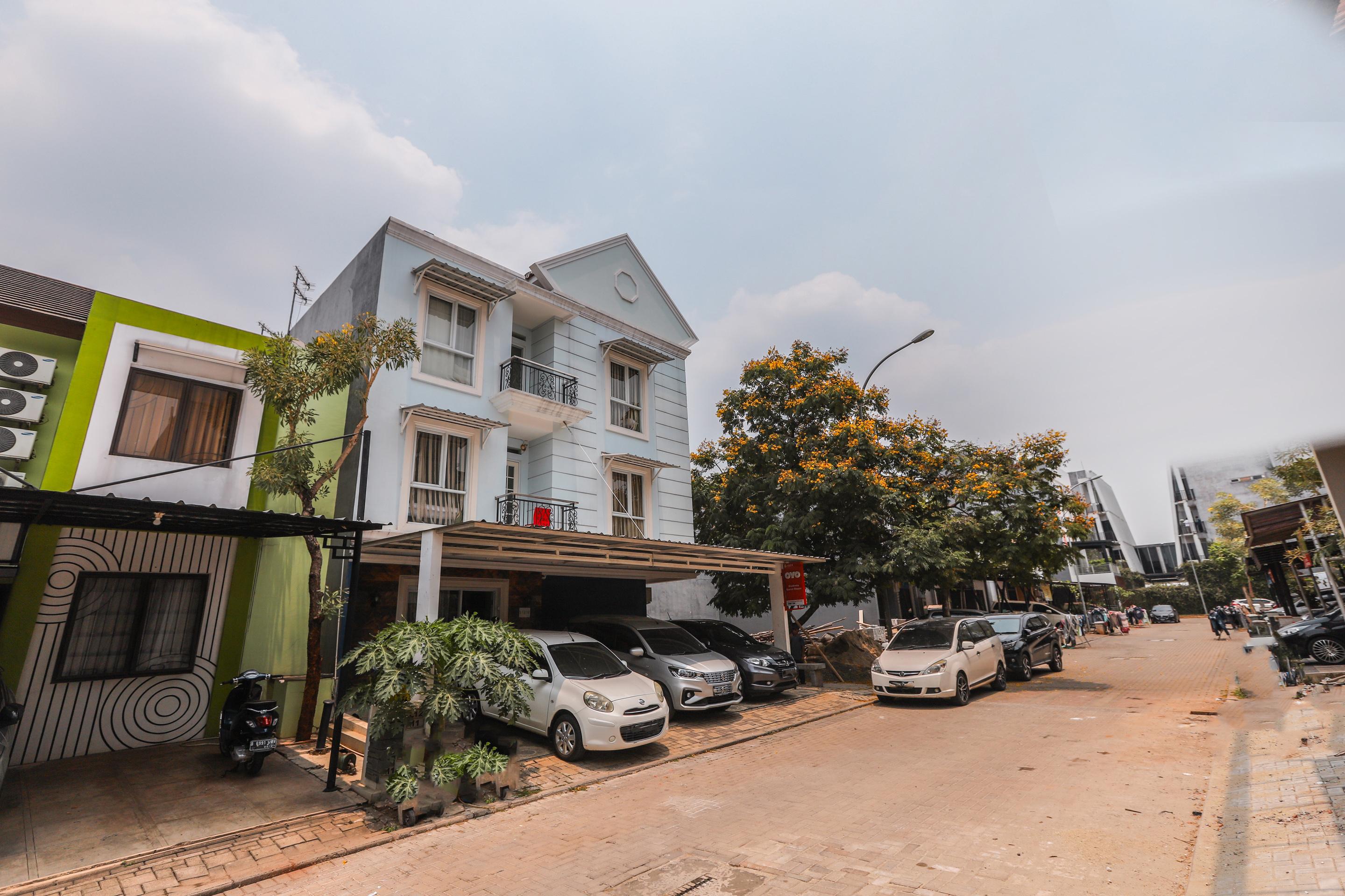 Oyo 1551 Studento Guest House Tangerang Exterior foto
